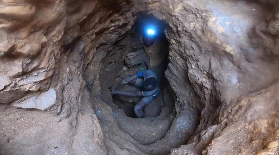 Children and teens mining in the Democratic Republic of Congo
