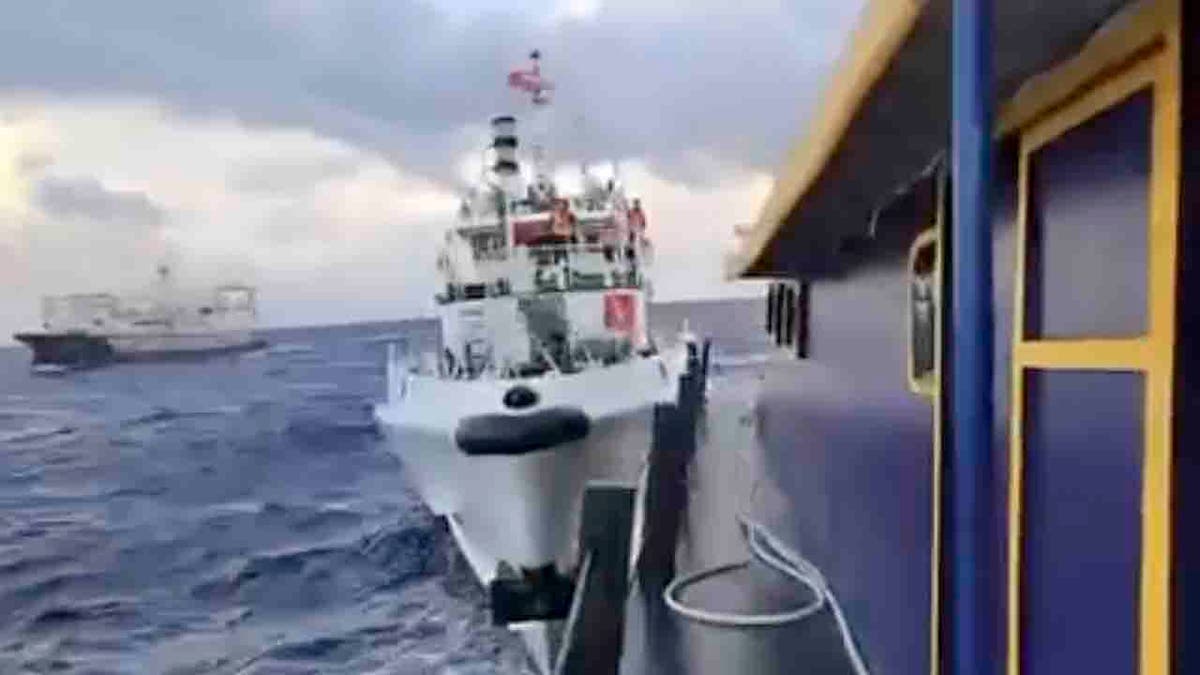 Chinese boat ramming Philippine boat