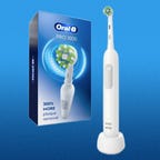 oral-b-pro-1000-blue-background.png