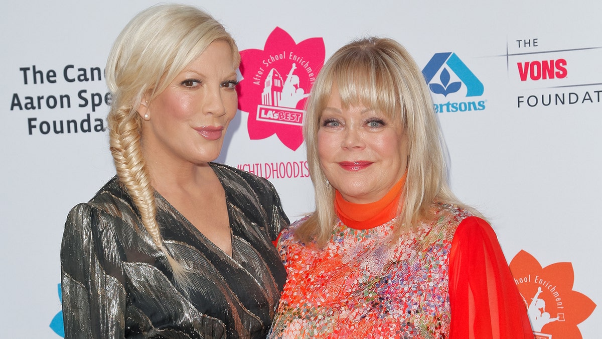 Tori Spelling and her mom Candy on the red carpet