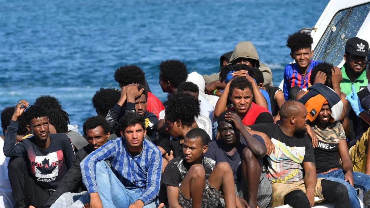Migrants take boat to Italy