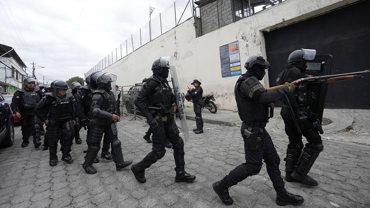 Police, soldiers enter prison in Ecuador