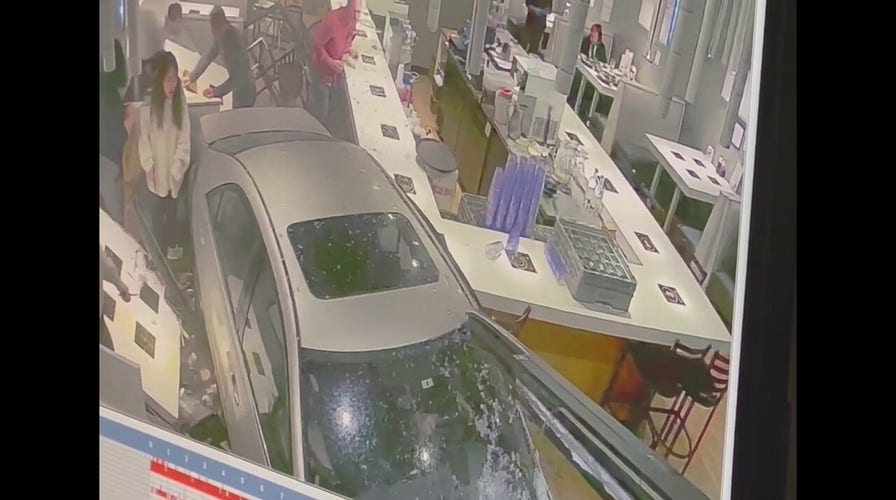 Video captures moments car crashed into Washington state restaurant