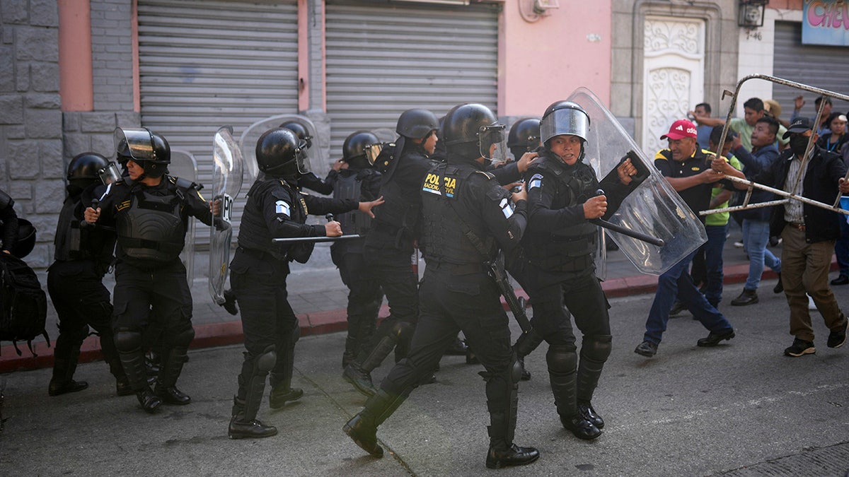 Guatemala riot police clash with Arévalo supporters