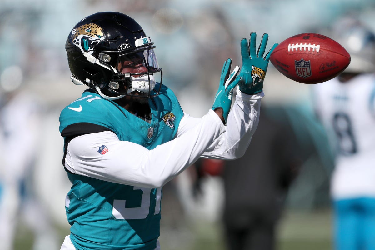 Darious Williams of the Jacksonville Jaguars prepares to catch a football.