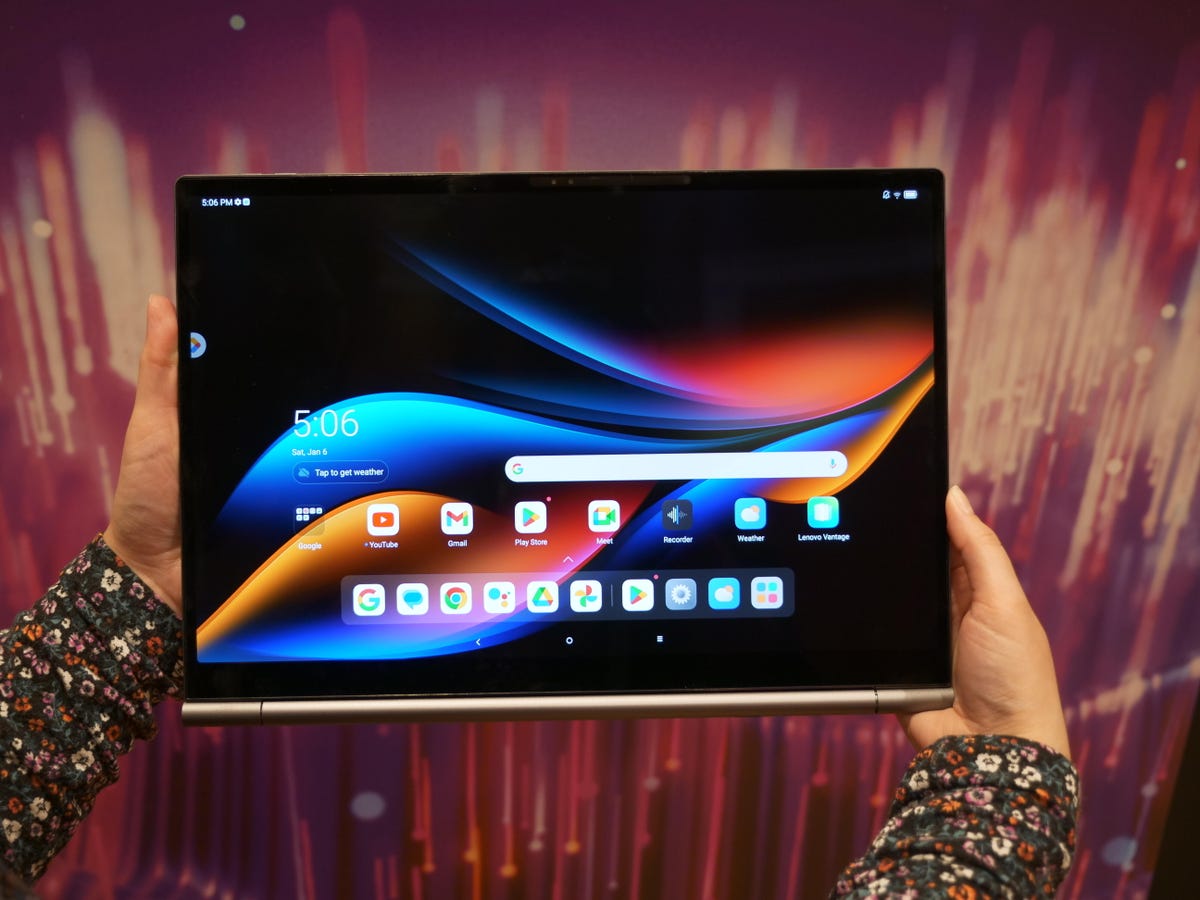 The tablet portion of Lenovo's Thinkbook Plus Gen 5 Hybrid being held.