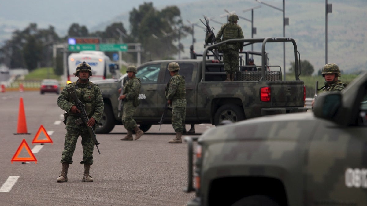Mexico soldiers at checkpoint