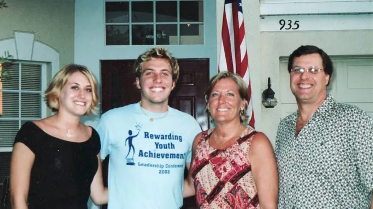 Jennifer Kesse (left), her brother (center-left), her mother (center-right), and her father (right)