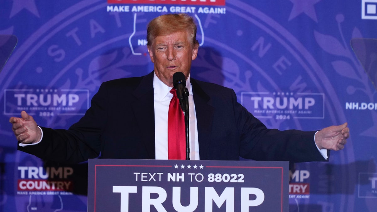 Donald Trump campaigns in New Hampshire