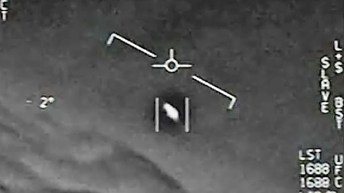 UAP/UFO seen in photo from DOD