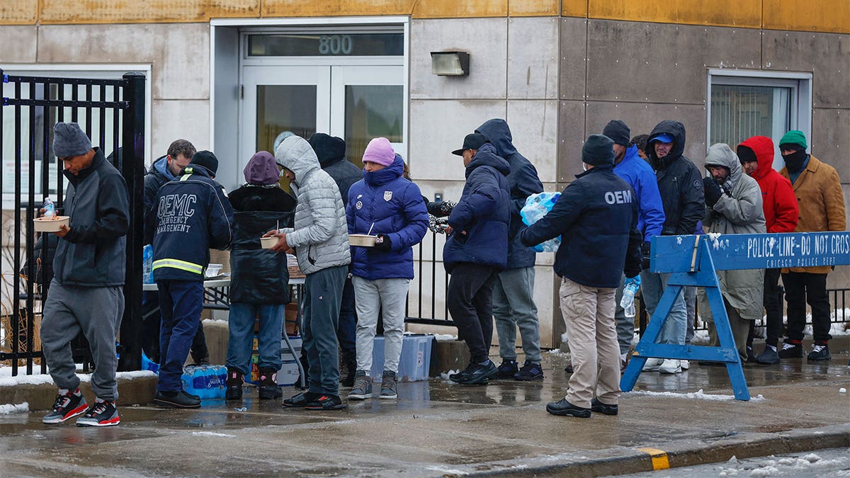 Chicago migrants lined up outside building