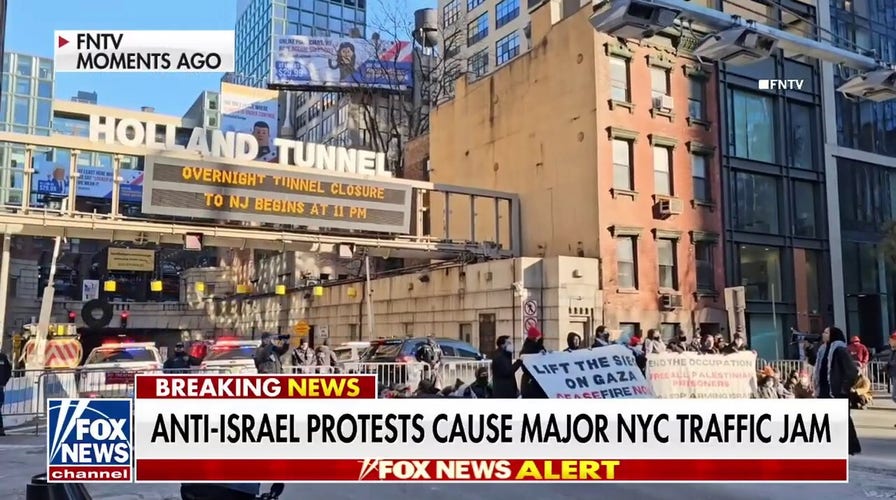 Palestinian protesters block traffic in NYC