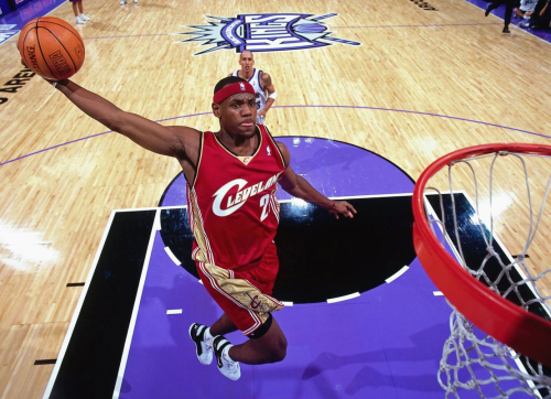 SACRAMENTO, CA - OCTOBER 29:  (EDITOR'S NOTE: Alternate crop) LeBron James #23 of the Cleveland Cavaliers goes for a dunk against the Sacramento Kings during the NBA game at the Arco Arena on October 29, 2003 in Sacramento, California.  NOTE TO USER: User expressly acknowledges  and agrees that, by downloading and or using this  photograph, User is consenting to the terms and conditions of the Getty Images License Agreement. Mandatory copyright notice: Copyright NBAE 2003 (Photo by Rocky Widner/ NBAE via Getty Images)