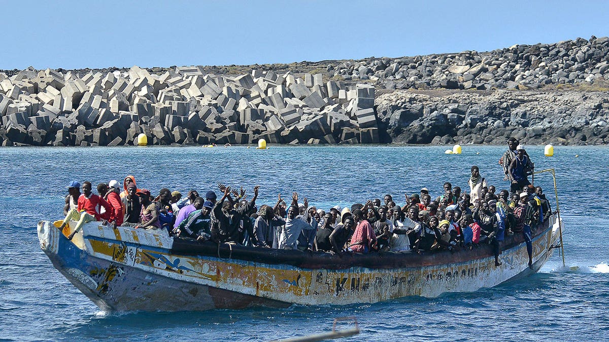 Migrants arrive by boat