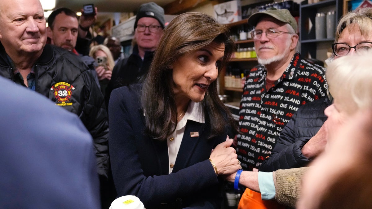 Nikki Haley tries to close the gap with Trump ahead of New Hampshire primary