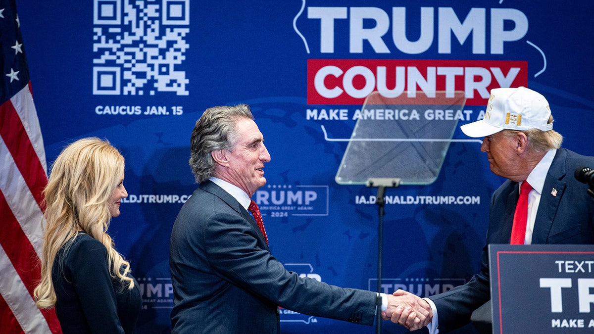 Burgum shakes Trump's hand on Iowa stage