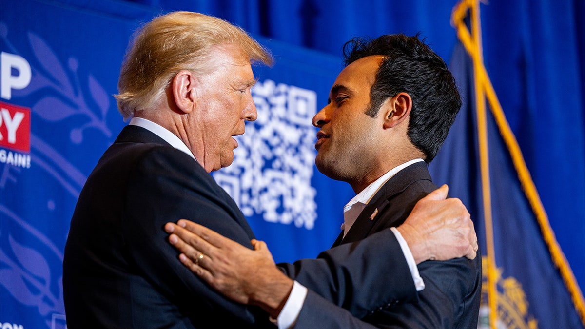 Trump and Vivek embracing