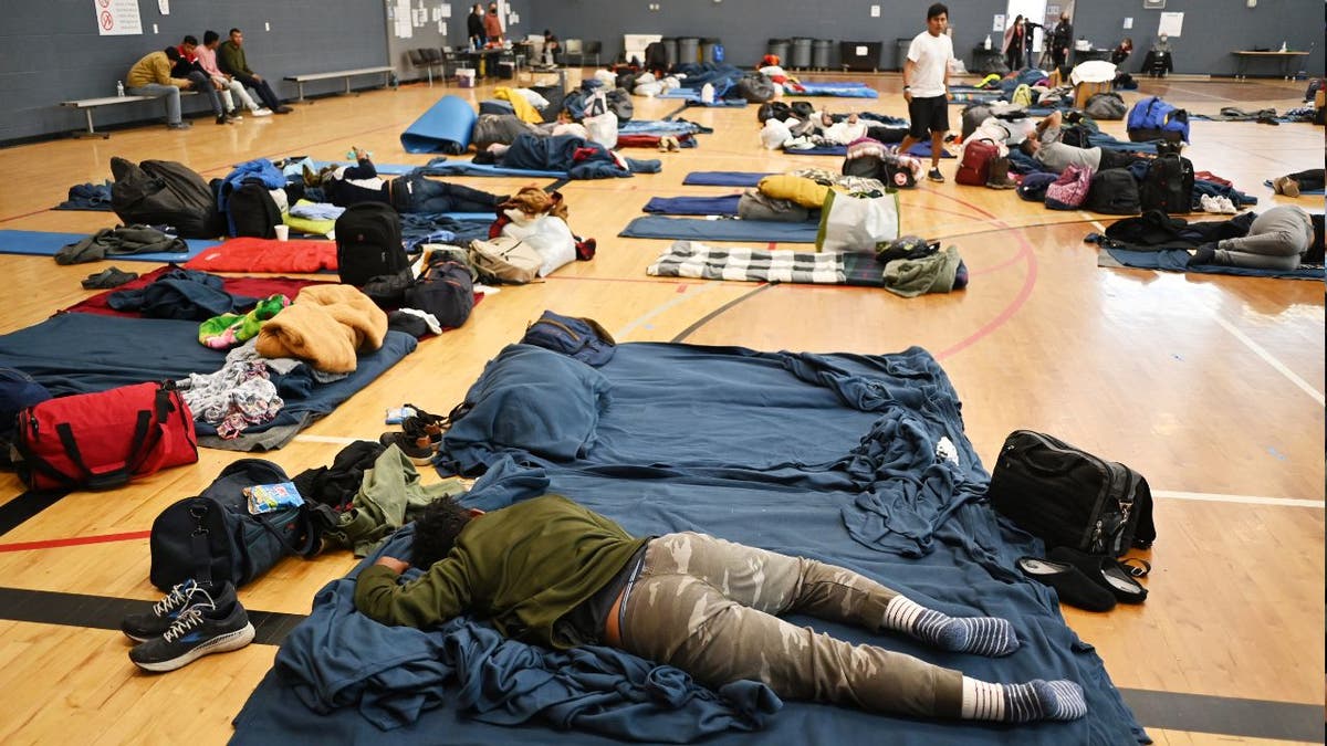 Migrants on the floor