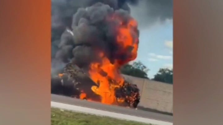 Flames billow over fatal plane crash on Florida interstate