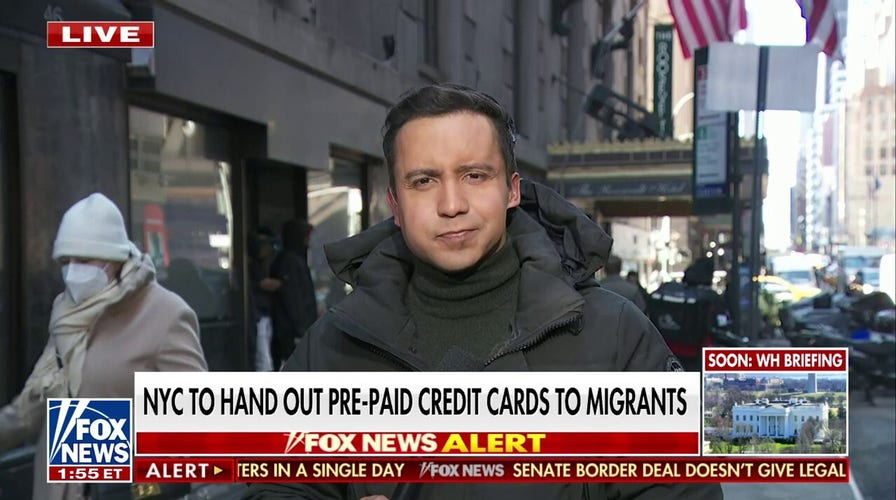  New York City to hand out pre-paid credit cards to migrants