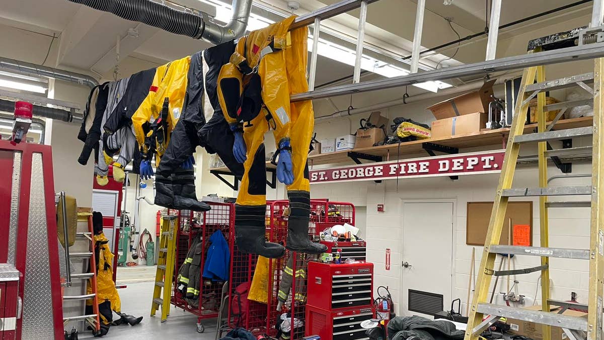 Cold water rescue suits drying out