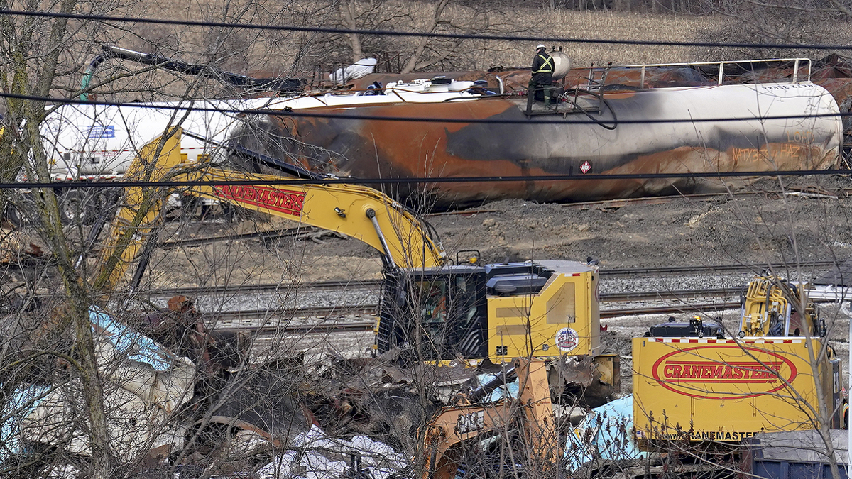 East Palestine Ohio train derailment cleanup