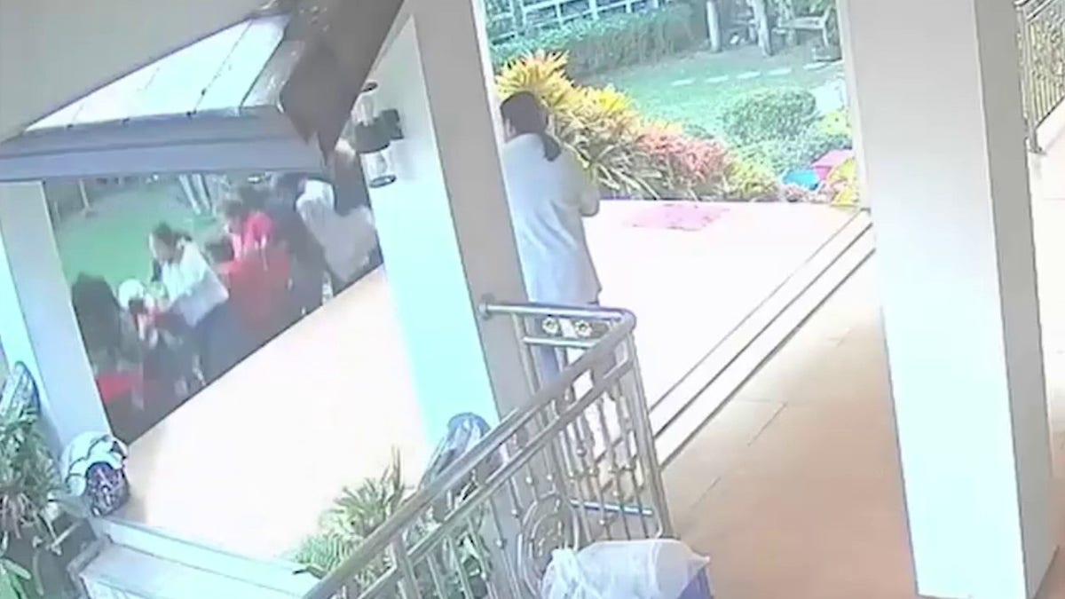 Thailand resort balcony collapses on video