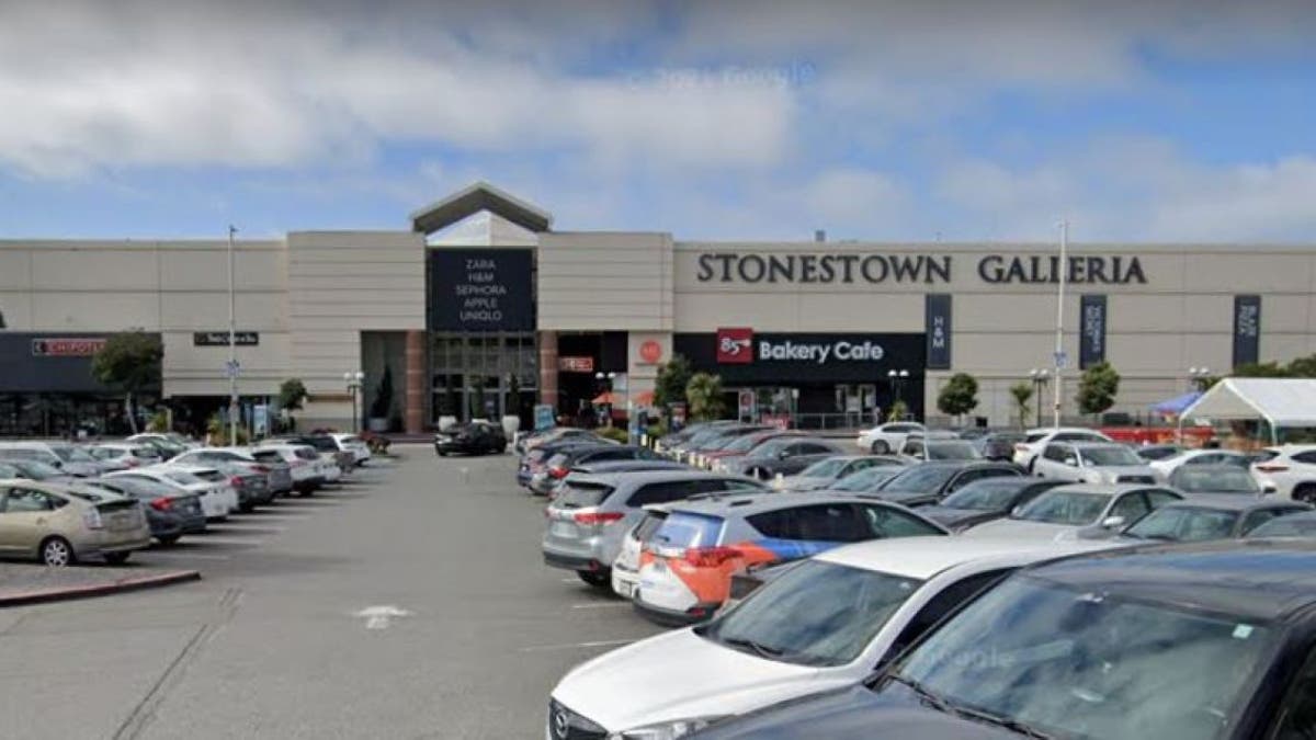 Mall in California where theft allegedly took place