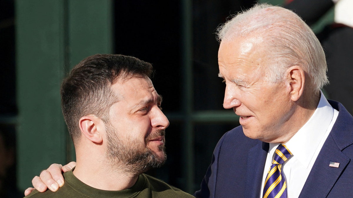 Joe Biden with his arm around Ukraine president Volodymyr Zelenskiy