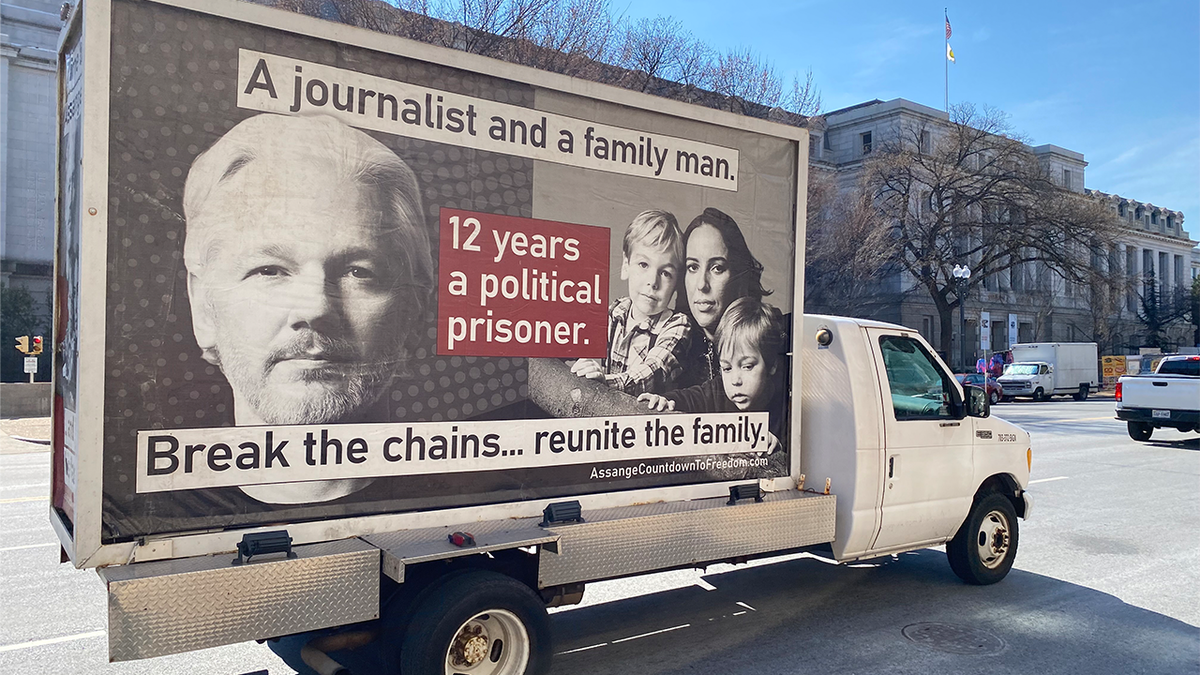 Truck carrying a sign in support of Julian Assange at the Justice Department