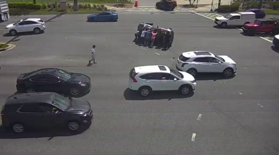 Bystanders flip overturned SUV upright on busy Florida boulevard