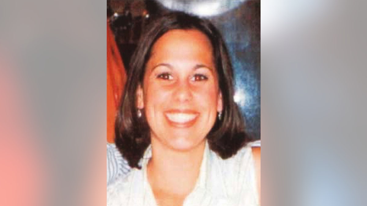 laci peterson smiling for photo