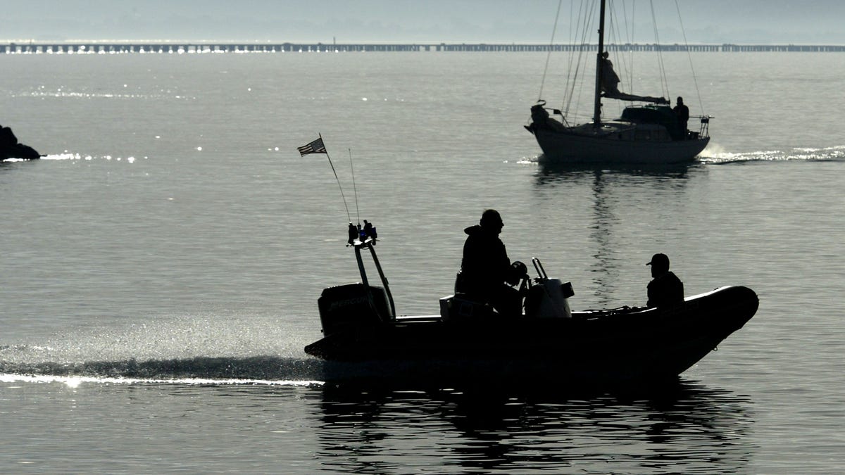 Boats search for Laci Peterson in San Francisco Bay