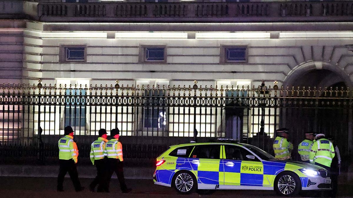 Police at the scene outside Buckingham Palace