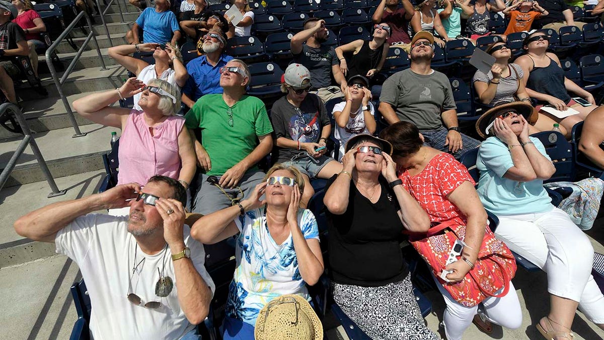 eclipse-viewing party