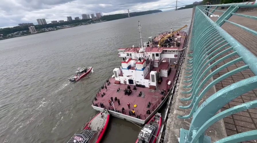 1 dead after raw sewage boat explosion in Hudson River