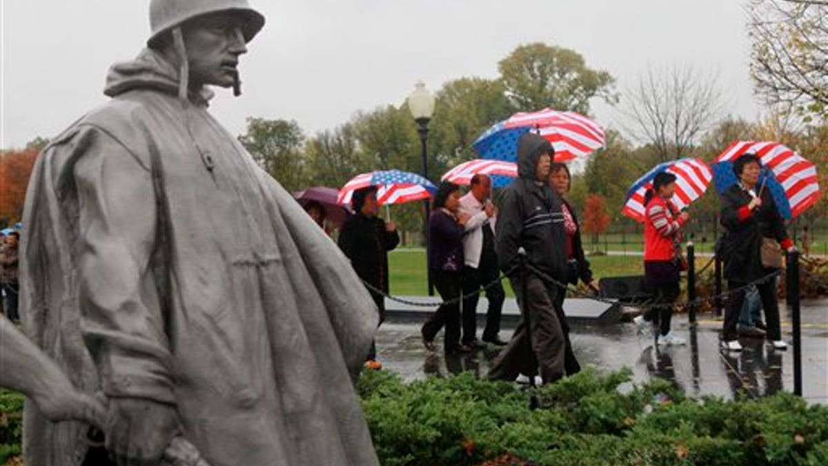 A tour group visits the Korean War Memorial on Veteran's Day, in Washington, on Wednesday, Nov. 11, 2009. (AP Photo/Jacquelyn Martin) **STANDALONE PHOTO**