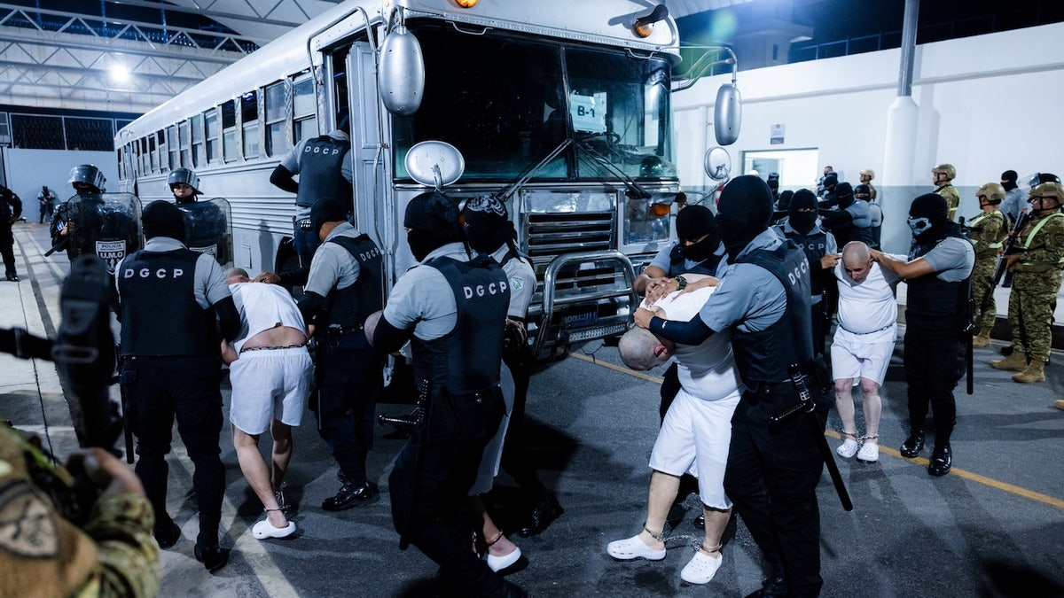 US deports gang members to El Salvador.