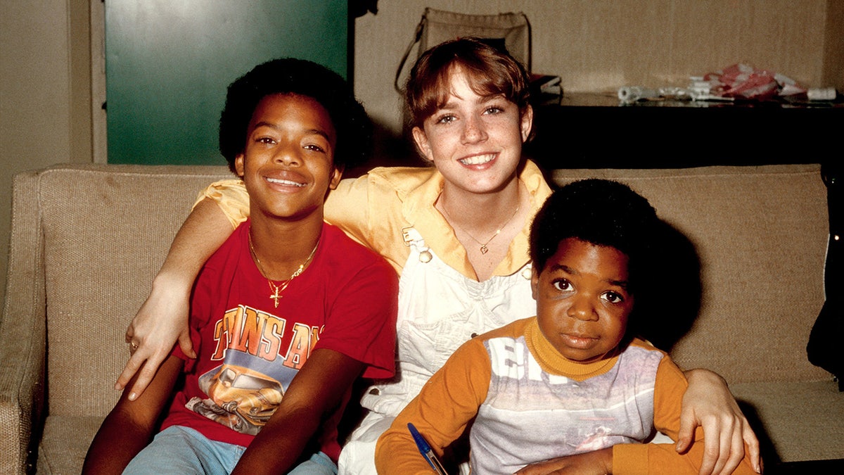 The child stars of Diff'rent Strokes embraced in a hug.