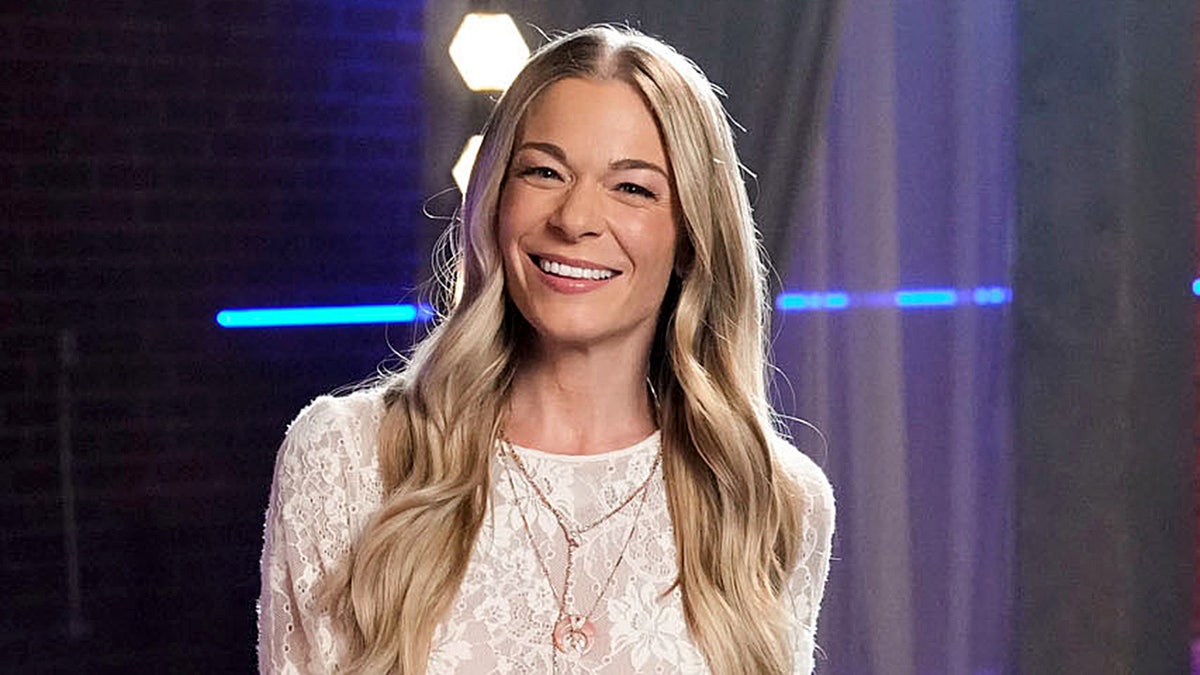 LeAnn Rimes smiling