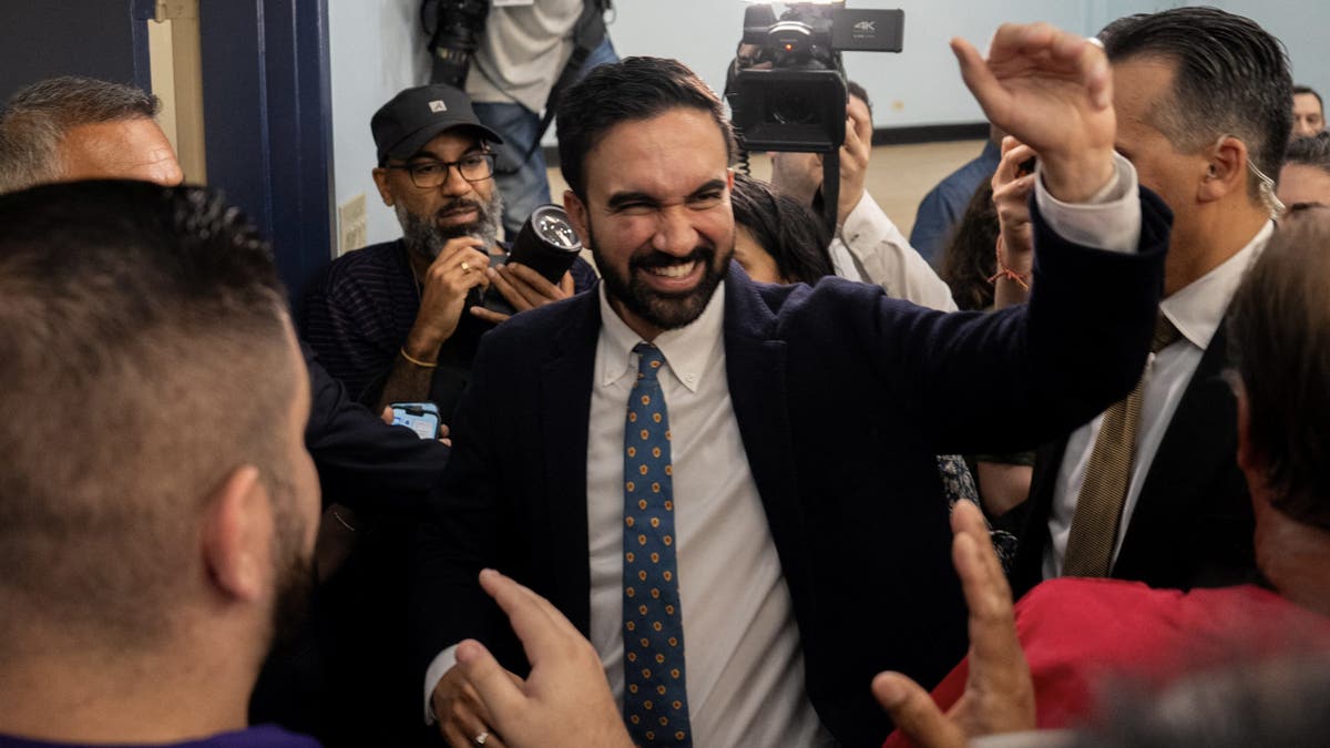 New York City mayoral candidate Zohran Mamdani is surrounded by supporters after a press conference with union leaders in New York City, U.S., July 2, 2025. REUTERS/David 'Dee' Delgado