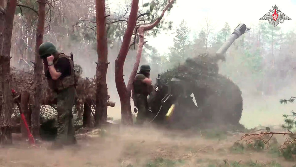 Russian soldiers fire towards Ukrainian military