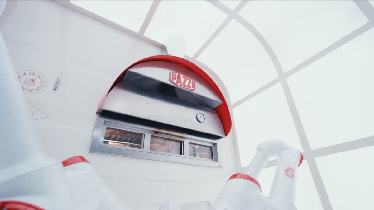 pizza-making robot 4