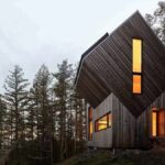 Off-grid cabin design required a helicopter installation