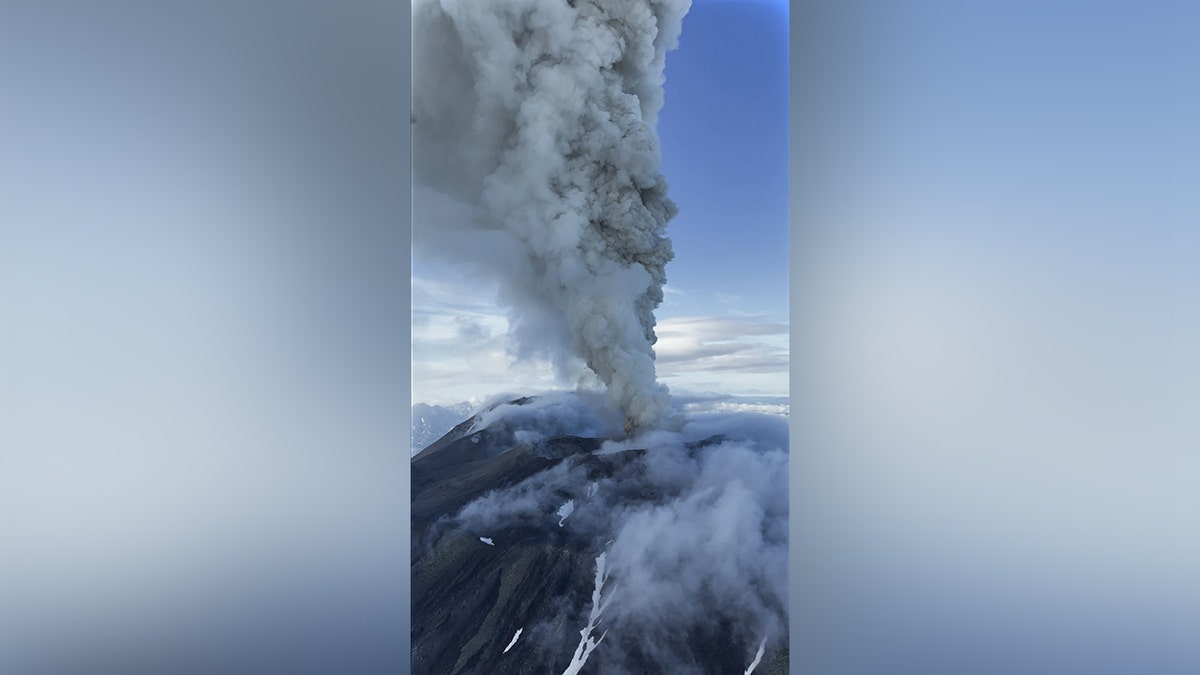 Krasheninnikov volcano eruption
