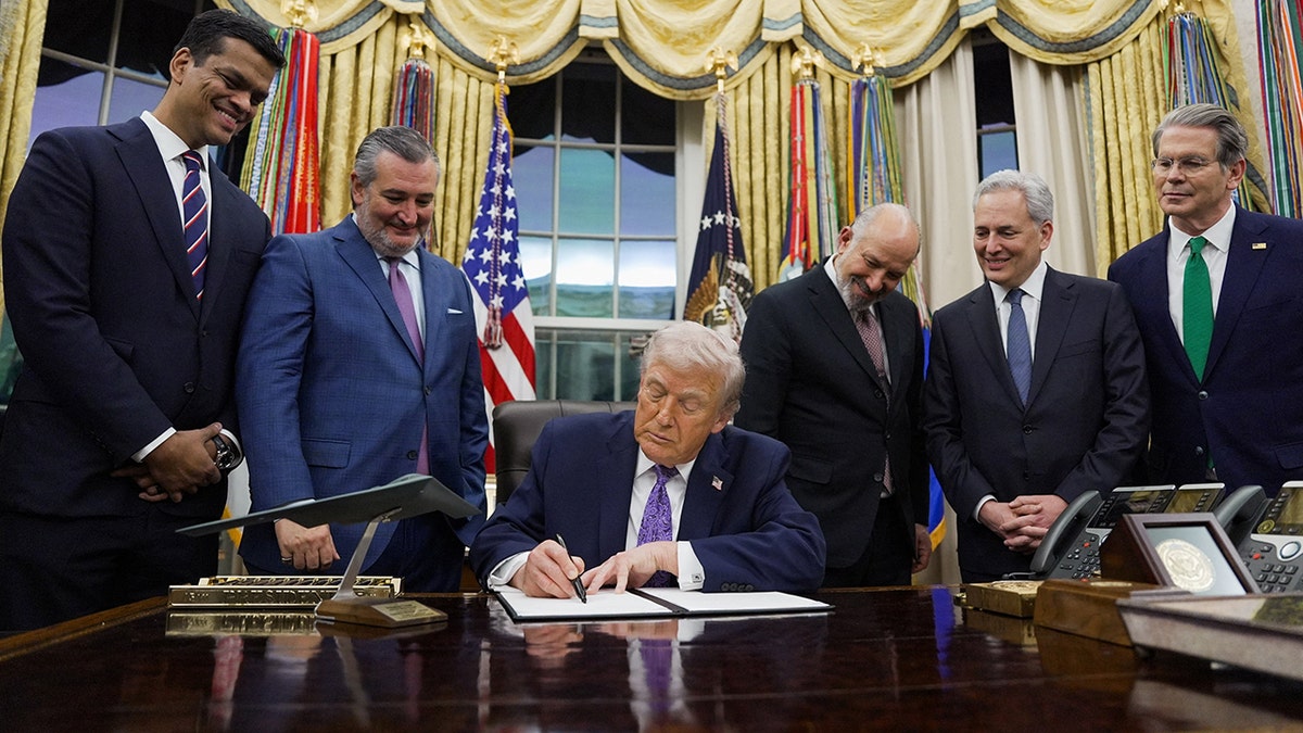 President Trump signs an executive order on AI